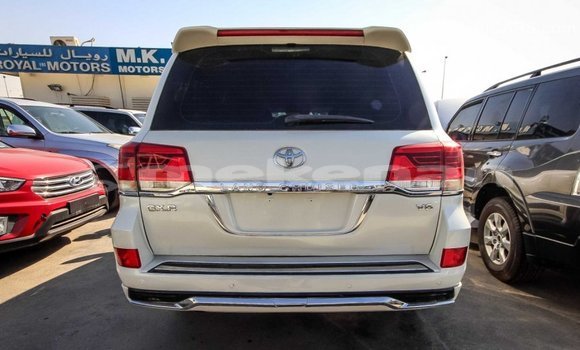 Buy Import Toyota Land Cruiser White Car in Import - Dubai in Aragatsotn Buy Import Toyota Land Cruiser White Car in Import - Dubai in Aragatsotn