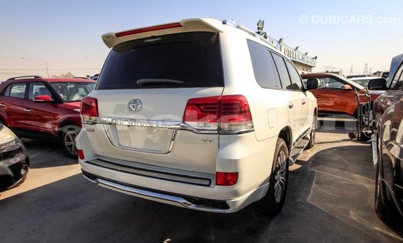 Buy Import Toyota Land Cruiser White Car in Import - Dubai in Aragatsotn Buy Import Toyota Land Cruiser White Car in Import - Dubai in Aragatsotn