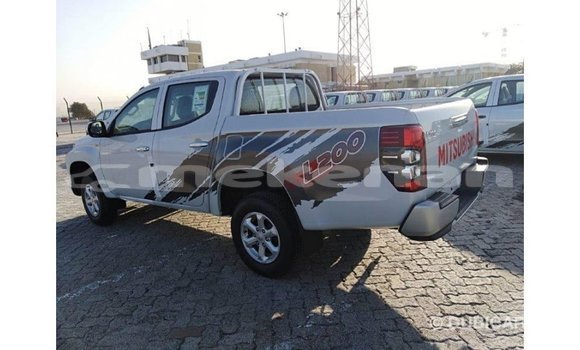 Buy Import Mitsubishi L200 White Car in Import - Dubai in Aragatsotn Buy Import Mitsubishi L200 White Car in Import - Dubai in Aragatsotn
