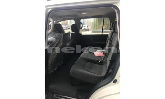 Buy Import Toyota Land Cruiser White Car in Import - Dubai in Aragatsotn Buy Import Toyota Land Cruiser White Car in Import - Dubai in Aragatsotn