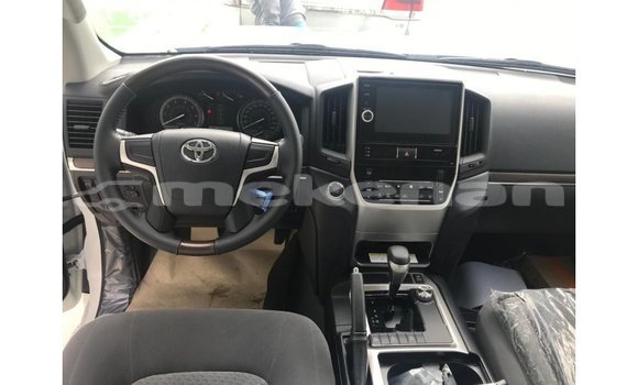 Buy Import Toyota Land Cruiser White Car in Import - Dubai in Aragatsotn Buy Import Toyota Land Cruiser White Car in Import - Dubai in Aragatsotn