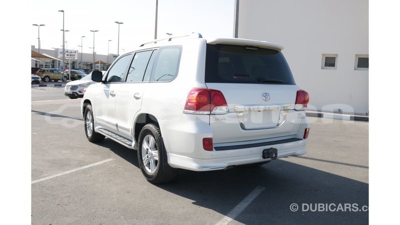 Big with watermark toyota land cruiser aragatsotn import dubai 1657