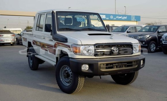 Buy Import Toyota Land Cruiser White Car in Import - Dubai in Aragatsotn Buy Import Toyota Land Cruiser White Car in Import - Dubai in Aragatsotn
