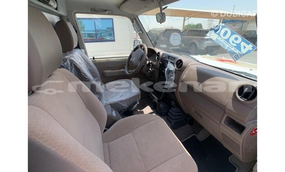 Buy Import Toyota Land Cruiser Beige Car in Import - Dubai in Aragatsotn Buy Import Toyota Land Cruiser Beige Car in Import - Dubai in Aragatsotn