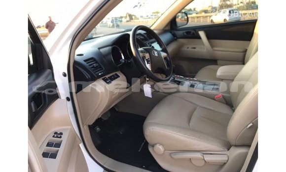 Buy Import Toyota Highlander White Car in Import - Dubai in Aragatsotn Buy Import Toyota Highlander White Car in Import - Dubai in Aragatsotn