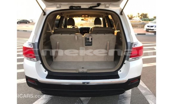 Buy Import Toyota Highlander White Car in Import - Dubai in Aragatsotn Buy Import Toyota Highlander White Car in Import - Dubai in Aragatsotn