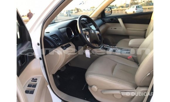 Buy Import Toyota Highlander White Car in Import - Dubai in Aragatsotn Buy Import Toyota Highlander White Car in Import - Dubai in Aragatsotn