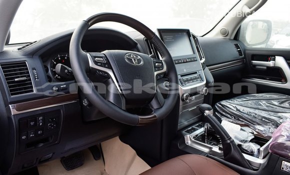 Buy Import Toyota Land Cruiser White Car in Import - Dubai in Aragatsotn Buy Import Toyota Land Cruiser White Car in Import - Dubai in Aragatsotn