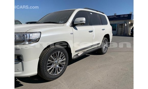 Buy Import Toyota Land Cruiser White Car in Import - Dubai in Aragatsotn Buy Import Toyota Land Cruiser White Car in Import - Dubai in Aragatsotn