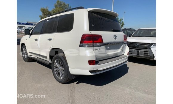 Buy Import Toyota Land Cruiser White Car in Import - Dubai in Aragatsotn Buy Import Toyota Land Cruiser White Car in Import - Dubai in Aragatsotn