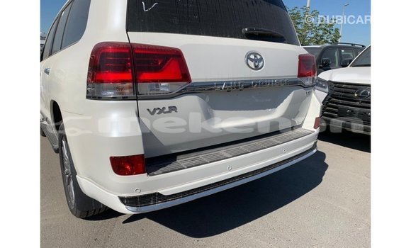 Buy Import Toyota Land Cruiser White Car in Import - Dubai in Aragatsotn Buy Import Toyota Land Cruiser White Car in Import - Dubai in Aragatsotn