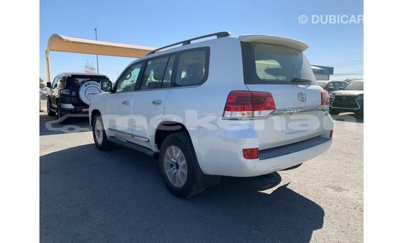 Buy Import Toyota Land Cruiser White Car in Import - Dubai in Aragatsotn Buy Import Toyota Land Cruiser White Car in Import - Dubai in Aragatsotn