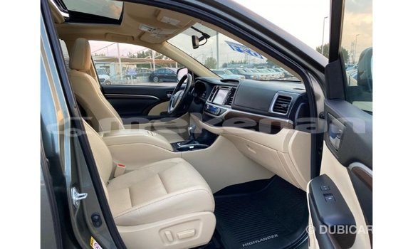 Buy Import Toyota Highlander Green Car in Import - Dubai in Aragatsotn Buy Import Toyota Highlander Green Car in Import - Dubai in Aragatsotn