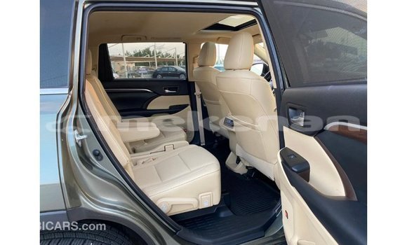 Buy Import Toyota Highlander Green Car in Import - Dubai in Aragatsotn Buy Import Toyota Highlander Green Car in Import - Dubai in Aragatsotn
