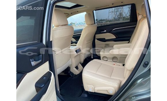Buy Import Toyota Highlander Green Car in Import - Dubai in Aragatsotn Buy Import Toyota Highlander Green Car in Import - Dubai in Aragatsotn