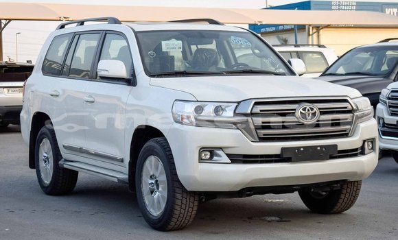 Buy Import Toyota Land Cruiser White Car in Import - Dubai in Aragatsotn Buy Import Toyota Land Cruiser White Car in Import - Dubai in Aragatsotn