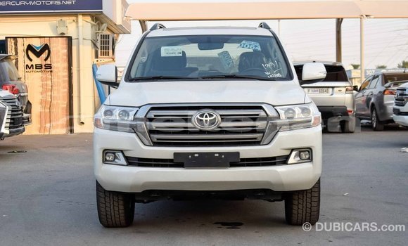 Buy Import Toyota Land Cruiser White Car in Import - Dubai in Aragatsotn Buy Import Toyota Land Cruiser White Car in Import - Dubai in Aragatsotn