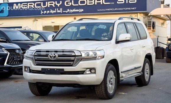 Buy Import Toyota Land Cruiser White Car in Import - Dubai in Aragatsotn Buy Import Toyota Land Cruiser White Car in Import - Dubai in Aragatsotn