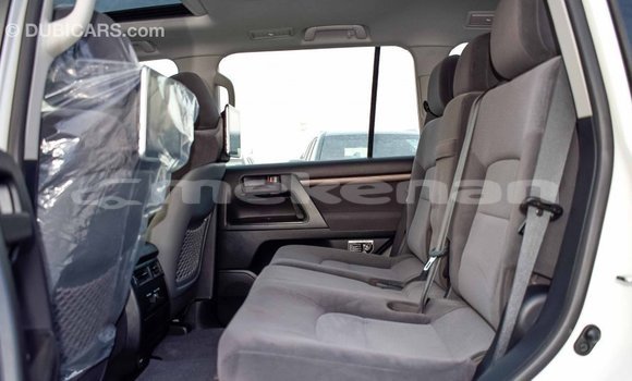 Buy Import Toyota Land Cruiser White Car in Import - Dubai in Aragatsotn Buy Import Toyota Land Cruiser White Car in Import - Dubai in Aragatsotn