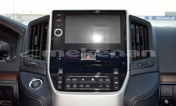 Buy Import Toyota Land Cruiser White Car in Import - Dubai in Aragatsotn Buy Import Toyota Land Cruiser White Car in Import - Dubai in Aragatsotn