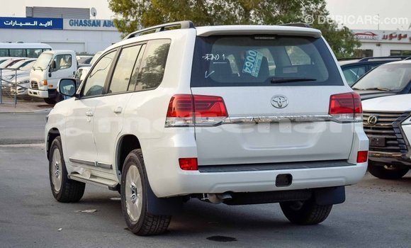Buy Import Toyota Land Cruiser White Car in Import - Dubai in Aragatsotn Buy Import Toyota Land Cruiser White Car in Import - Dubai in Aragatsotn
