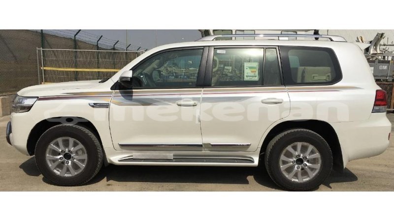 Big with watermark toyota land cruiser aragatsotn import dubai 1829