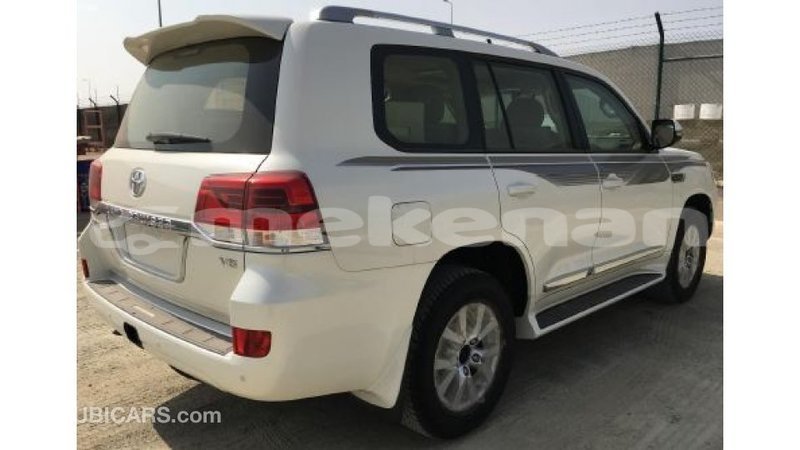 Big with watermark toyota land cruiser aragatsotn import dubai 1829