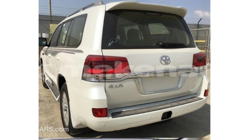 Big with watermark toyota land cruiser aragatsotn import dubai 1829