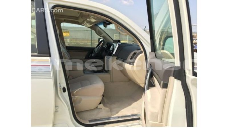 Big with watermark toyota land cruiser aragatsotn import dubai 1829