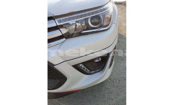 Buy Import Toyota Hilux White Car in Import - Dubai in Aragatsotn Buy Import Toyota Hilux White Car in Import - Dubai in Aragatsotn