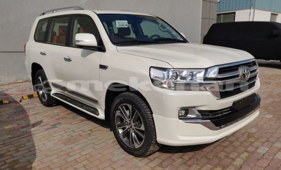 Buy Import Toyota Land Cruiser White Car in Import - Dubai in Aragatsotn Buy Import Toyota Land Cruiser White Car in Import - Dubai in Aragatsotn