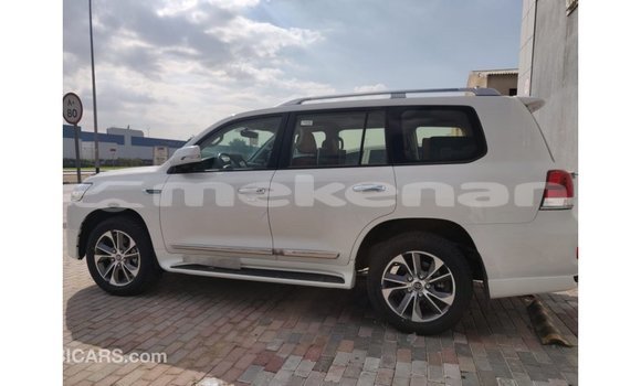 Buy Import Toyota Land Cruiser White Car in Import - Dubai in Aragatsotn Buy Import Toyota Land Cruiser White Car in Import - Dubai in Aragatsotn