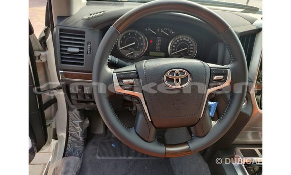 Buy Import Toyota Land Cruiser White Car in Import - Dubai in Aragatsotn Buy Import Toyota Land Cruiser White Car in Import - Dubai in Aragatsotn