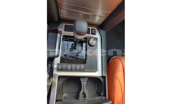 Buy Import Toyota Land Cruiser White Car in Import - Dubai in Aragatsotn Buy Import Toyota Land Cruiser White Car in Import - Dubai in Aragatsotn