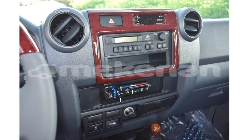 Big with watermark toyota land cruiser aragatsotn import dubai 1881