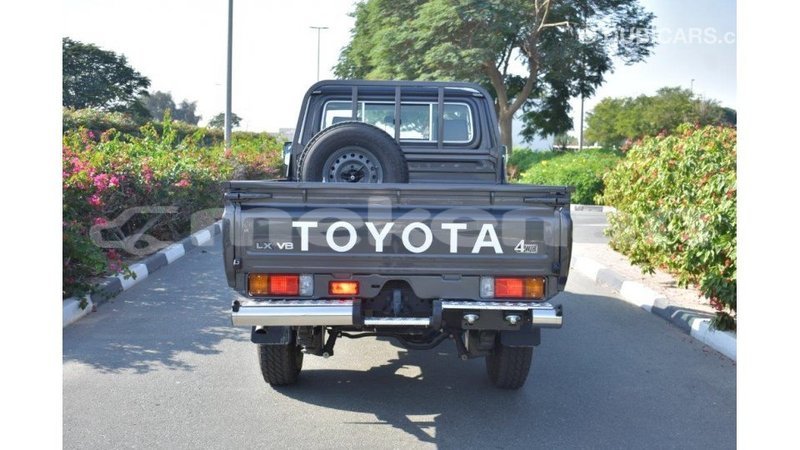 Big with watermark toyota land cruiser aragatsotn import dubai 1881