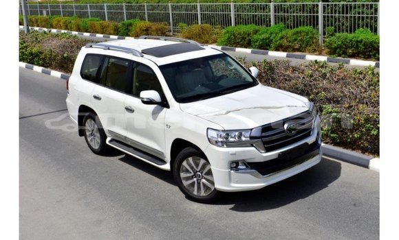 Buy Import Toyota Land Cruiser White Car in Import - Dubai in Aragatsotn Buy Import Toyota Land Cruiser White Car in Import - Dubai in Aragatsotn