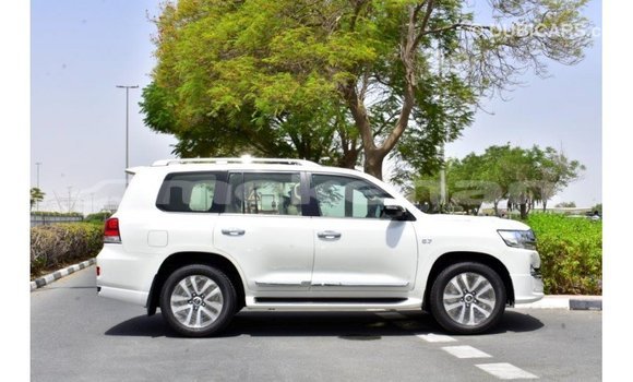 Buy Import Toyota Land Cruiser White Car in Import - Dubai in Aragatsotn Buy Import Toyota Land Cruiser White Car in Import - Dubai in Aragatsotn