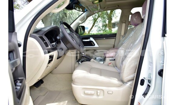 Buy Import Toyota Land Cruiser White Car in Import - Dubai in Aragatsotn Buy Import Toyota Land Cruiser White Car in Import - Dubai in Aragatsotn