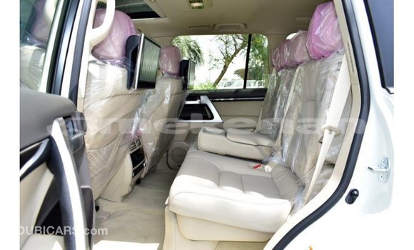 Buy Import Toyota Land Cruiser White Car in Import - Dubai in Aragatsotn Buy Import Toyota Land Cruiser White Car in Import - Dubai in Aragatsotn