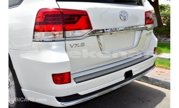 Buy Import Toyota Land Cruiser White Car in Import - Dubai in Aragatsotn Buy Import Toyota Land Cruiser White Car in Import - Dubai in Aragatsotn