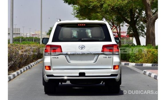 Buy Import Toyota Land Cruiser White Car in Import - Dubai in Aragatsotn Buy Import Toyota Land Cruiser White Car in Import - Dubai in Aragatsotn