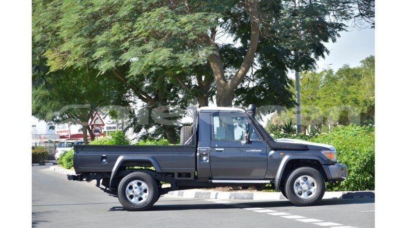 Big with watermark toyota land cruiser aragatsotn import dubai 1909