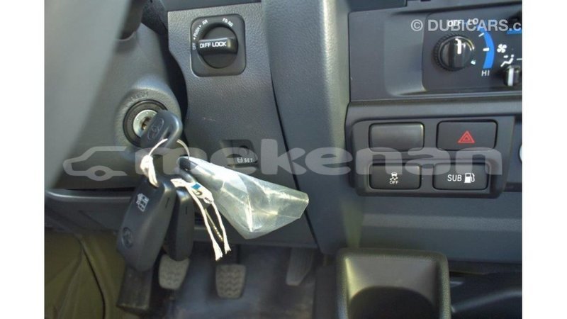 Big with watermark toyota land cruiser aragatsotn import dubai 1909