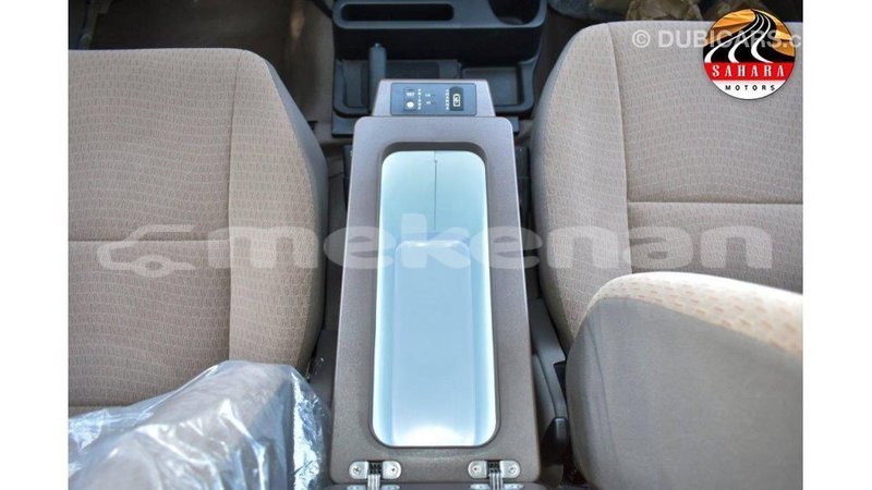 Big with watermark toyota land cruiser aragatsotn import dubai 1910