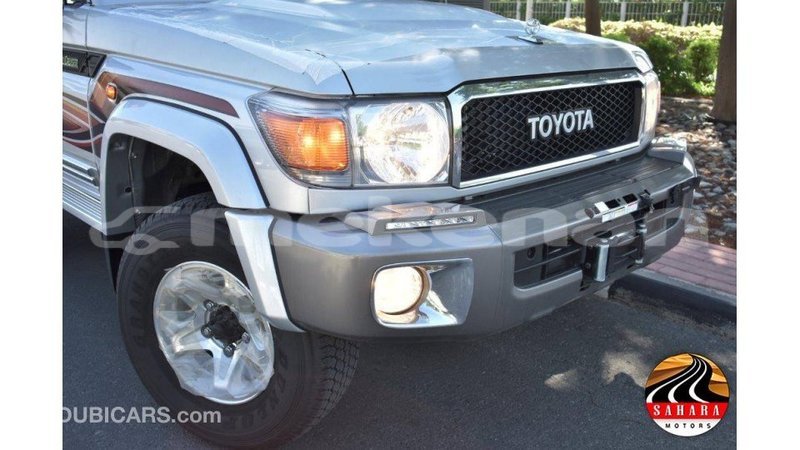 Big with watermark toyota land cruiser aragatsotn import dubai 1910