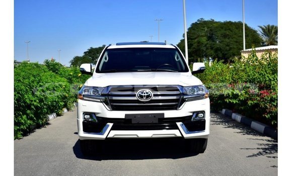Buy Import Toyota Land Cruiser White Car in Import - Dubai in Aragatsotn Buy Import Toyota Land Cruiser White Car in Import - Dubai in Aragatsotn