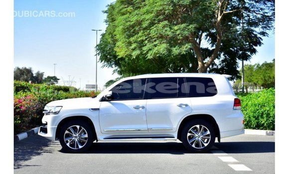 Buy Import Toyota Land Cruiser White Car in Import - Dubai in Aragatsotn Buy Import Toyota Land Cruiser White Car in Import - Dubai in Aragatsotn