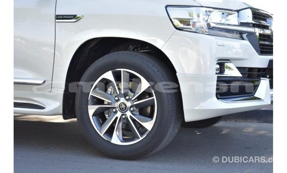 Buy Import Toyota Land Cruiser White Car in Import - Dubai in Aragatsotn Buy Import Toyota Land Cruiser White Car in Import - Dubai in Aragatsotn