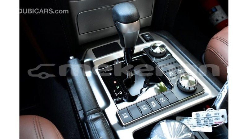 Big with watermark toyota land cruiser aragatsotn import dubai 1911